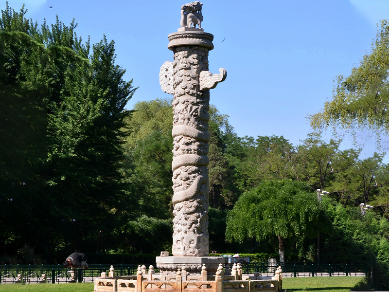 石雕华表-广场上的文化龙柱