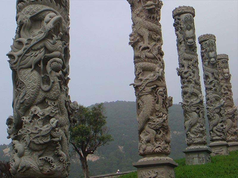 石龙柱雕刻风格展示